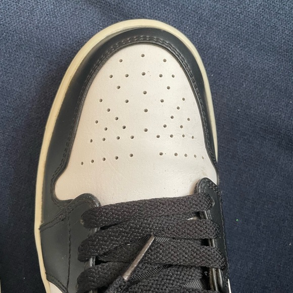 Jordan 1 mids worn a couple times - Picture 3 of 6